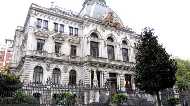 La Junta General tiene su sede en el Palacio Regional. jose luis cernadas iglesias