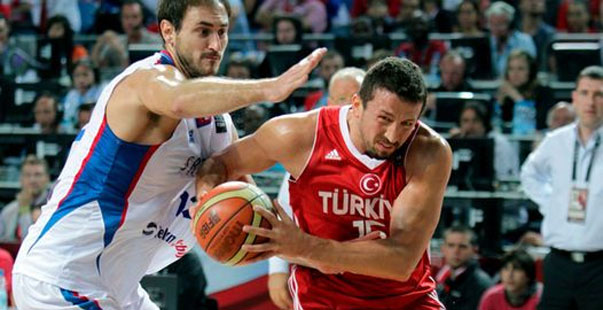 Turkoglu, en un partido ante Serbia